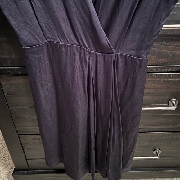 Babaton Aritzia Stretch 95% Silk Deep V-Neck Short Sleeve Dress - Picture 3 of 8